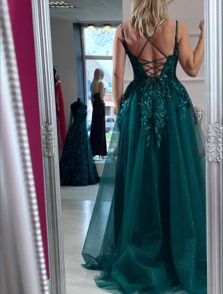 Nora Dresses Nové Zámky - Podzámska 28 📲www.noradresses.sk. ✨ Snívaj o rozprávke, ktorú môžeš mať na sebe… Tieto...